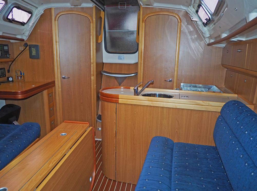 Saloon, Accommodation